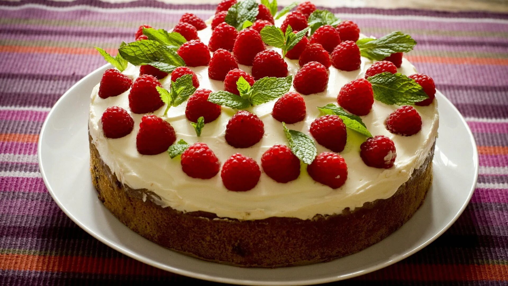 Красивые торты. Тортики картинки красивые. Вкусные тортики. Красивый бисквитный торт.