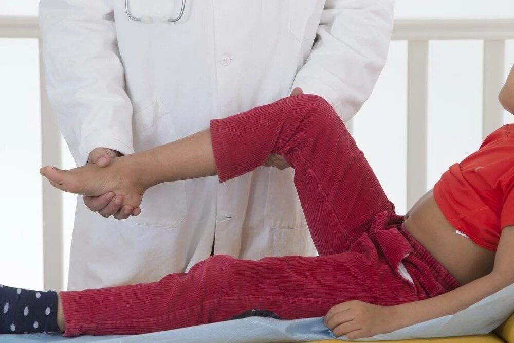 Почему у ребенка могут болеть ноги. При гриппе болят мышцы ног. Почему у ребенка могут болеть ноги. Почему у ребенка могут болеть ноги. Варикозное расширение вен нижних конечностей отек.