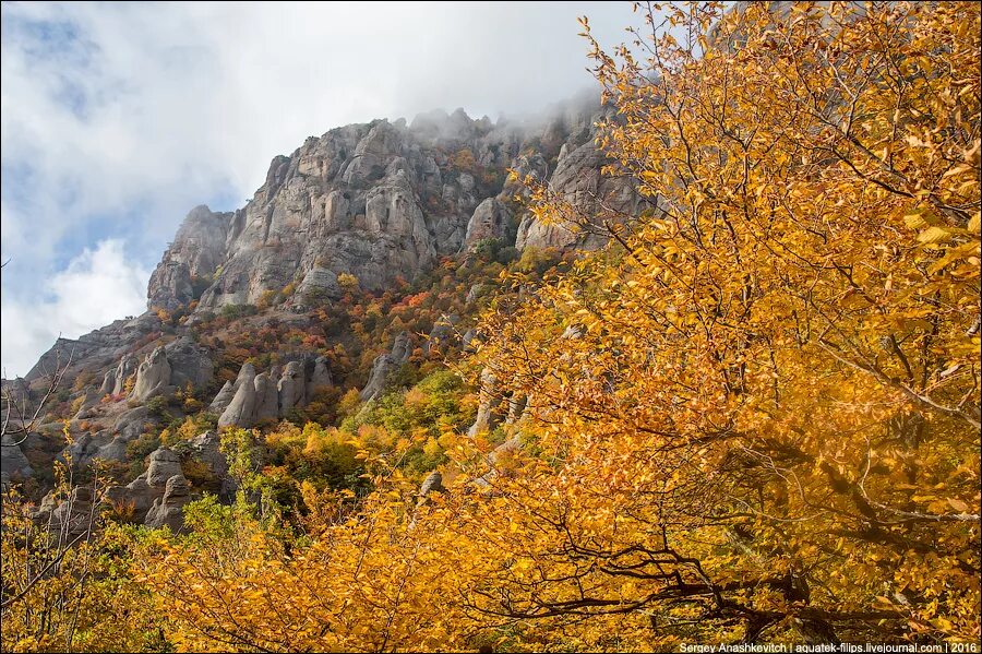 Ялта гурзуф. Описание крымской осени. Эски кермен осенью. Крымские горы осенью. Осень в крыму фото.