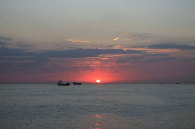 Сканди северное море. Фото северных морей в Красном цвете. Катание на волнах в Северном море. Дави курорт на Северном море. Вест,Вест Норд на море.