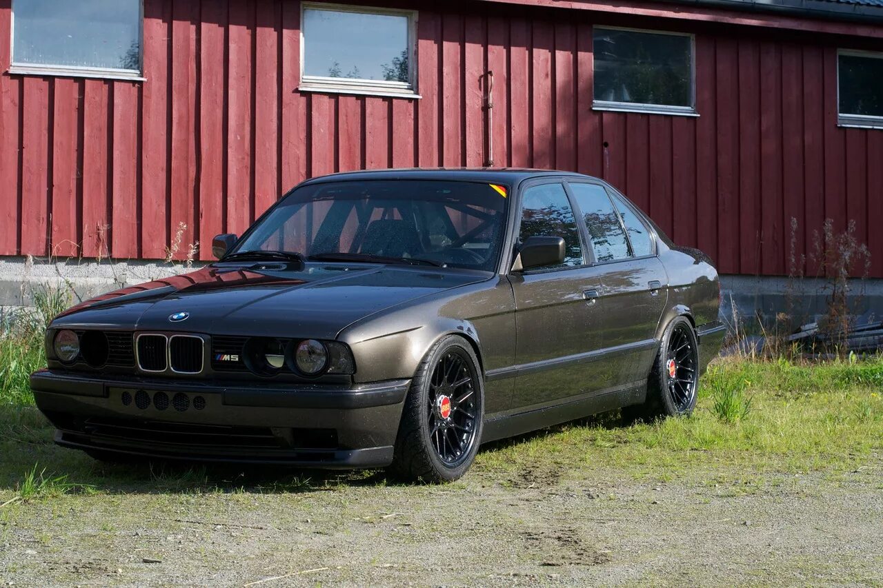 Е34 рестайлинг. BMW m5 34 e34. BMW 5 e34 m5. БМВ е34 m5. BMW m3 e34.