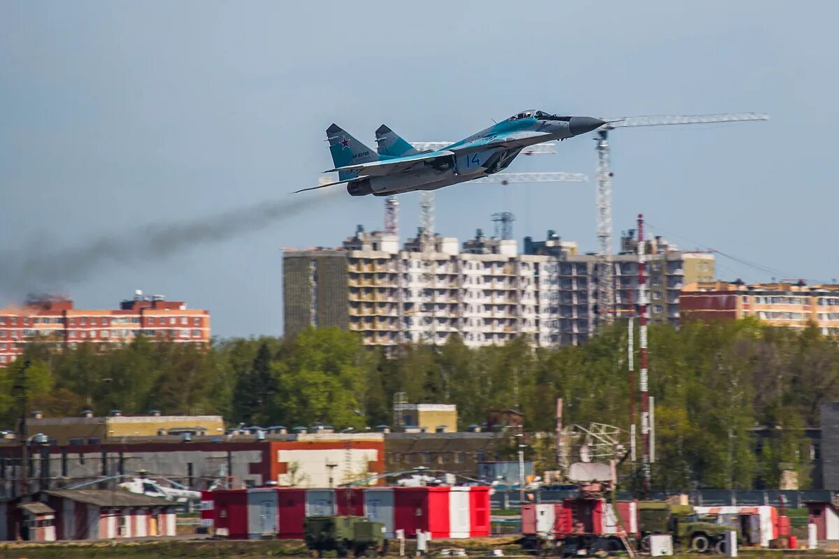 Подмосковье чкаловский. Чкаловский аэродром Щелково. Самолеты Чкаловского аэродрома. Аэродром Чкаловский Щелково 3. Щелково-10 аэродром Чкаловский.