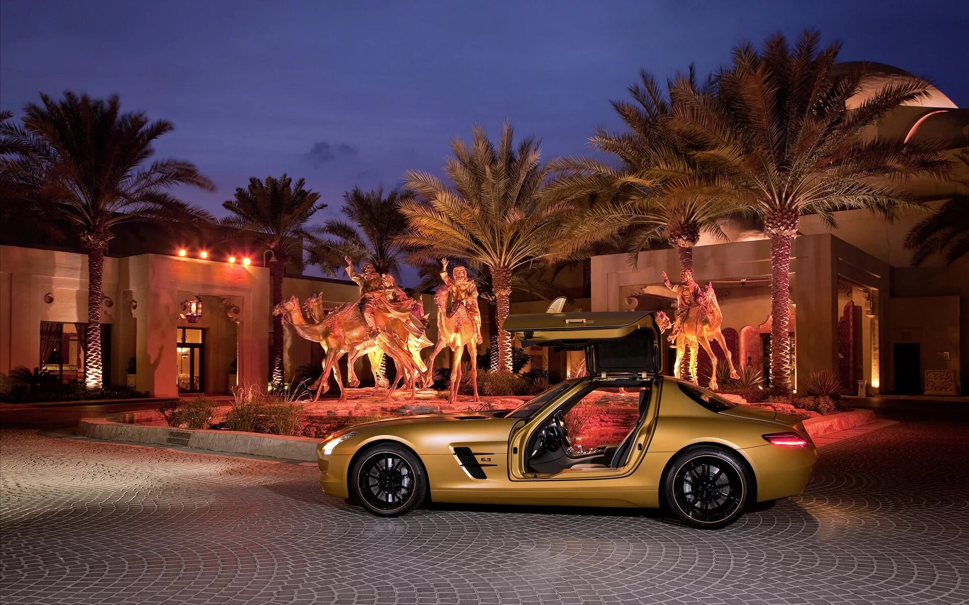 Деньги машины тачки. Mercedes AMG SLS Desert Gold. Mercedes-Benz SLS для ОАЭ. 2010 Mercedes Benz SLS AMG Desert. SLS AMG В Дубае.