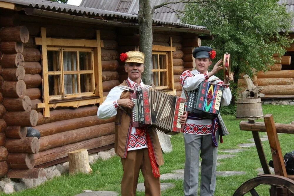 Веселая хата. Усадьба весёлая хата Копыльский район. Веселая хата Беларусь. Белорусский дом. Праздник белорусской хаты.