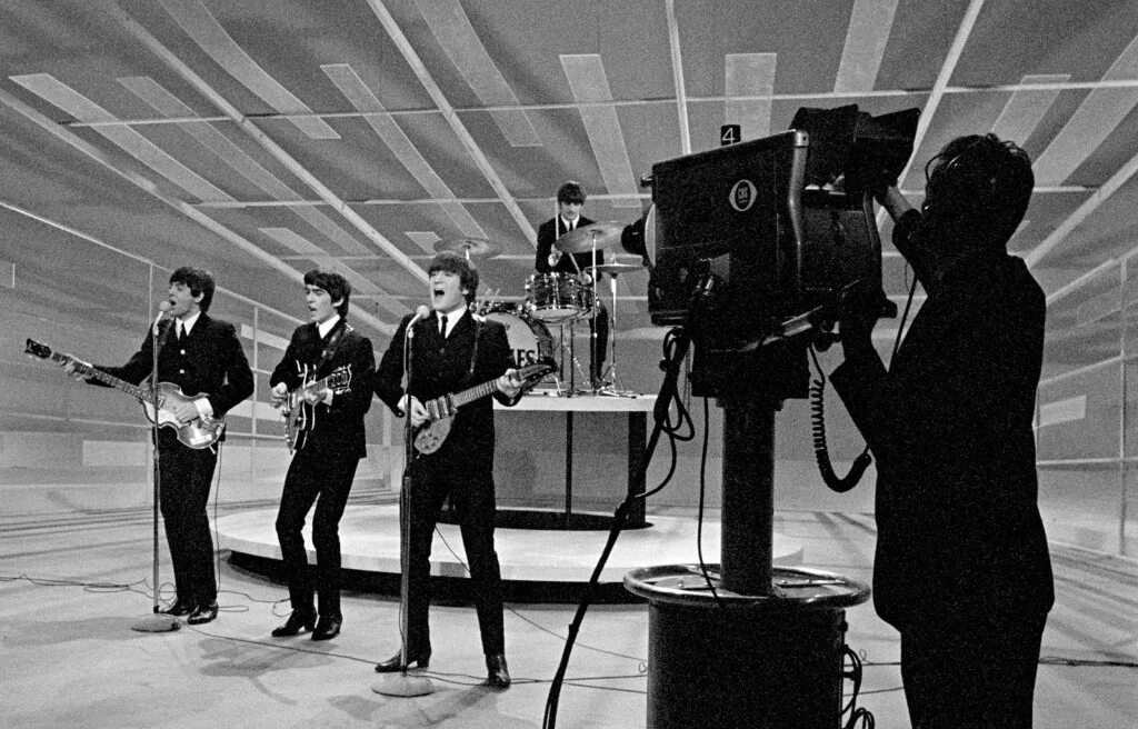 The beatles ed sullivan 1966. The beatles 1964. Песня камери. Anazed обложка. Аназед.