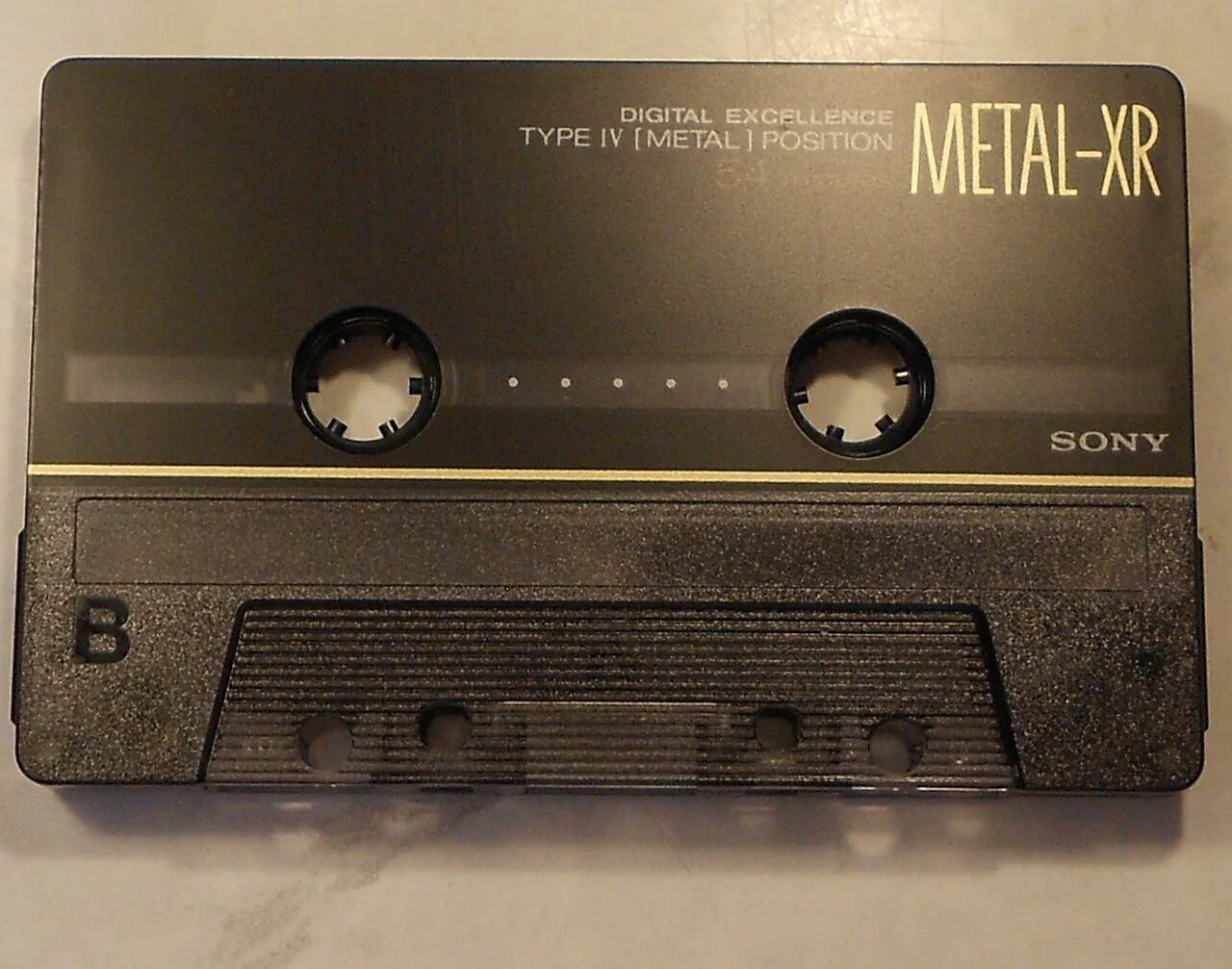 Кассеты сони. Кассета Sony Metal XR. Sony Metal-XR 50. Sony Metal-XR 100. Sony Metal XRS 46 кассета.
