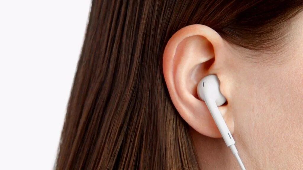 Airpods вкладыши. Наушник в ухе. Наушник для уха. Наушники вкладыши в ушах. Наушники с ушами.