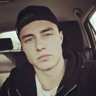Ава 23 года