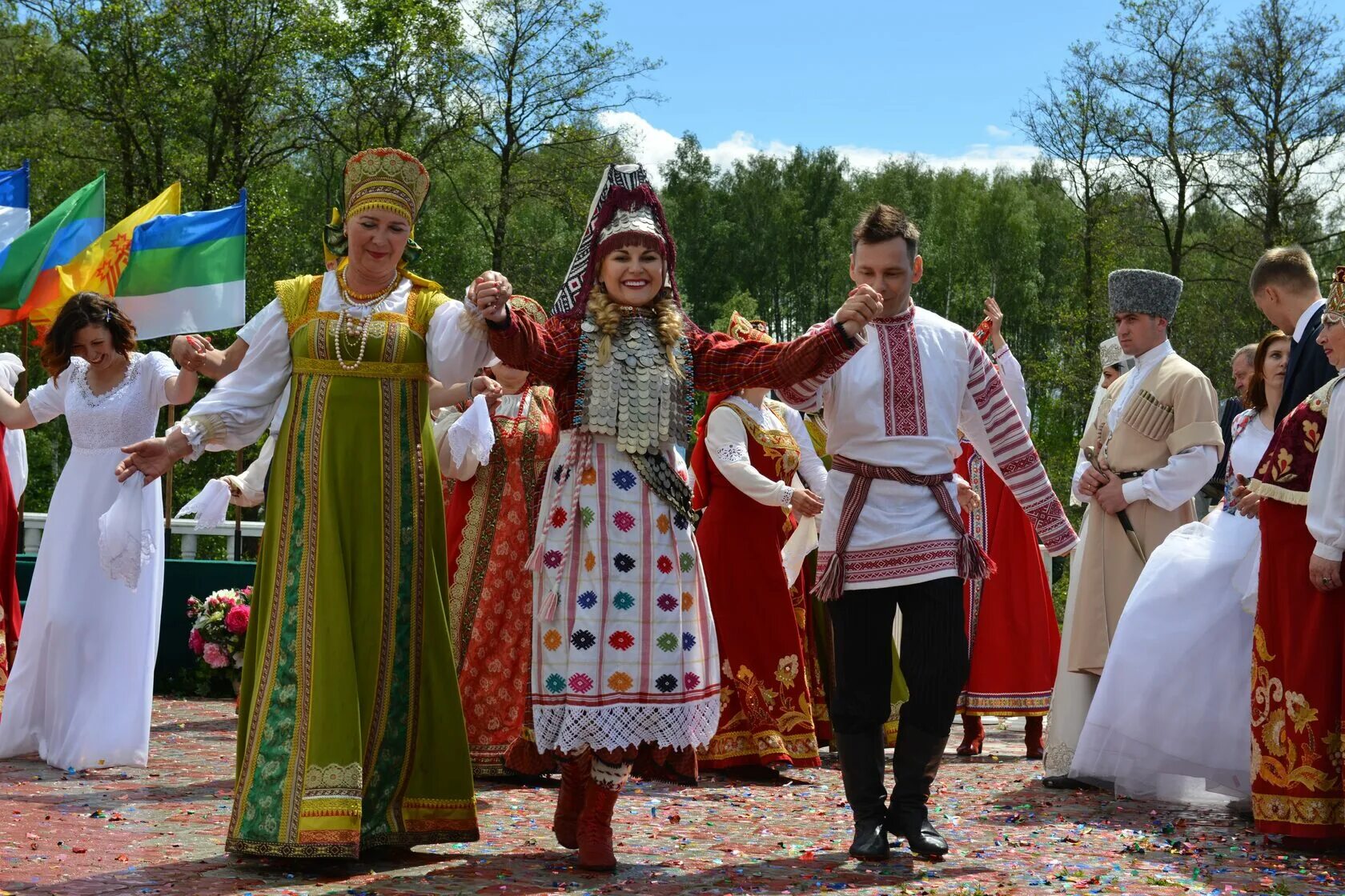 Национальные праздники народов Урала. Фестиваль национальных свадеб. Уральские народы. Национальный костюм Урала. Народы урала география 9