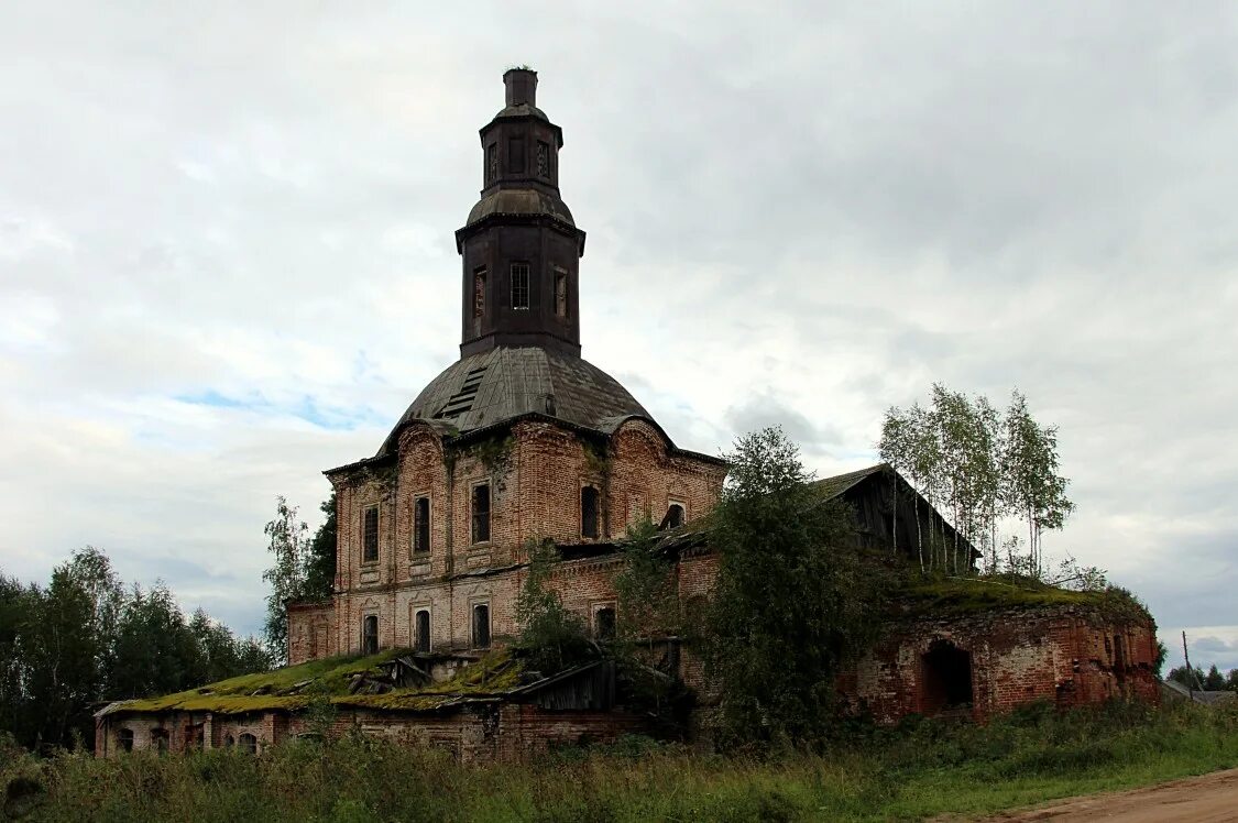 Погода октябрь подосиновский район кировской области. Церкви Живоначальной Троицы. Шолга. Шолга Подосиновский район. Николаевская Церковь Подосиновский район. Ровдино Подосиновский Церковь.