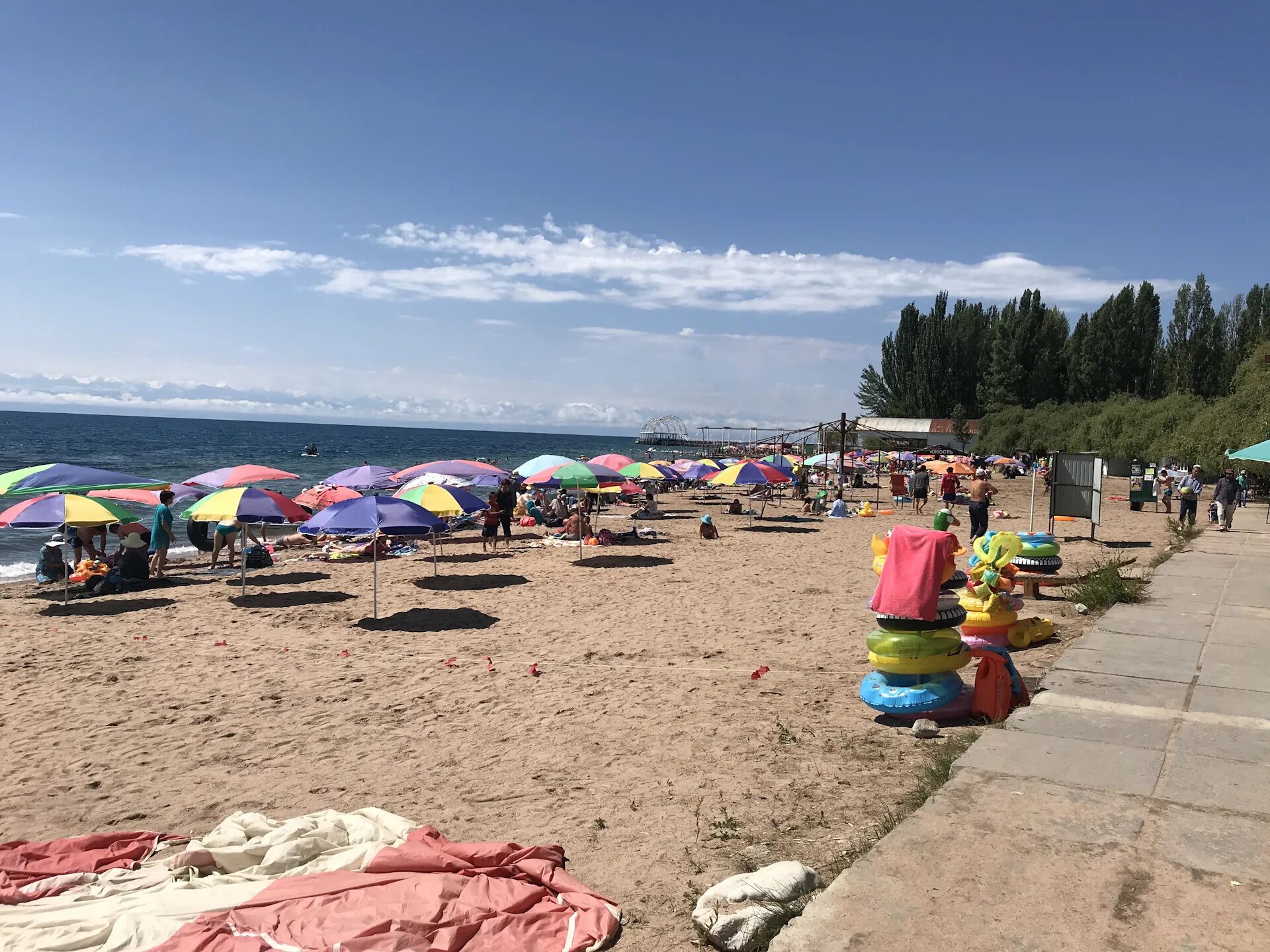 Золотые пески бостери. Бостери золотые пески. киргизия иссык-куль бостери. чолпон ата киргизия золотые пески. иссык-куль золотые пески 2025.