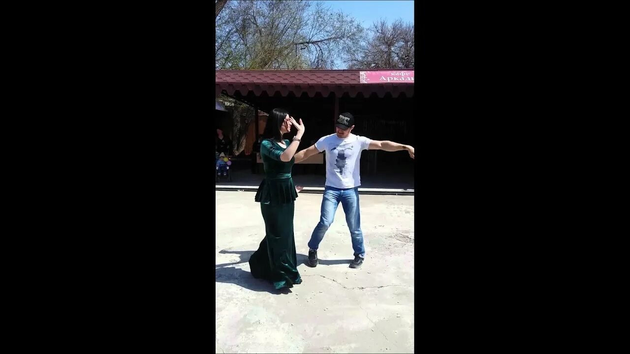 Ансамбль лезгинка махачкала. Народы живущие в астрахани. Лезгинка астрахань. Школа кавказских танцев. Лезгинка астрахань.