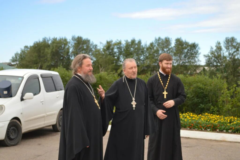 батюшка с телефоном. священники россии. священник с телефоном. протоиерей василий мазур.