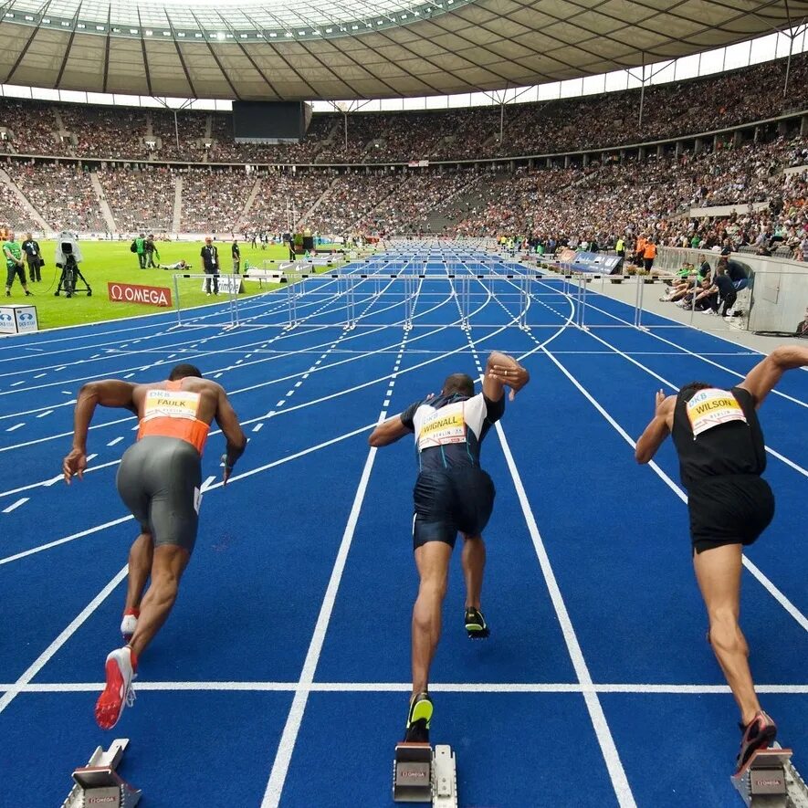 Сапарбаев рыпакова фото\. Лёгкая атлетика екатеринбург. Легкая атлетика дюсш. Казань стадион легкая атлетика. Манеж легкоатлетический 400 метров.