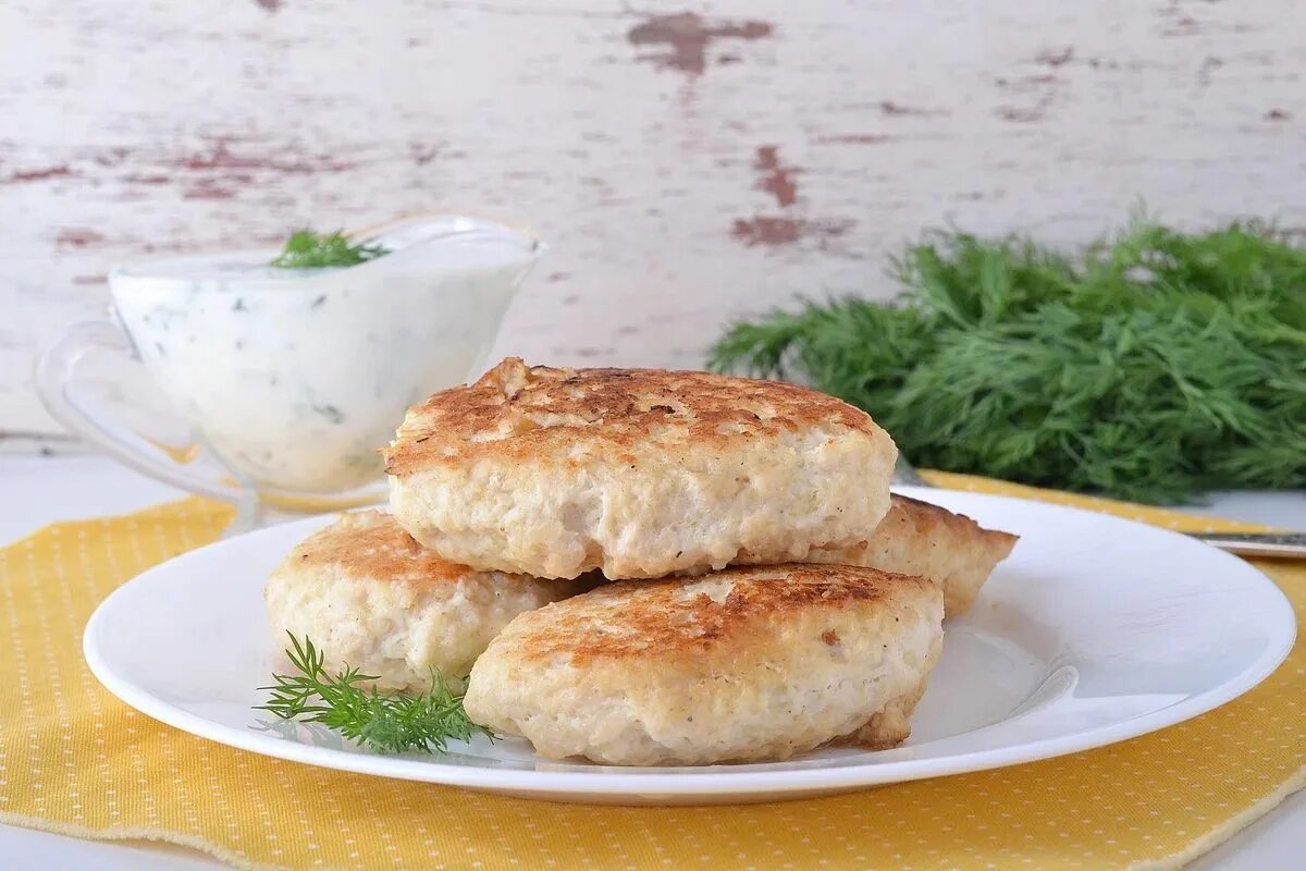 Куриные котлеты рубленые в духовке. Куриные котлетки с творогом. Куриные котлеты пп. Творожные биточки. Котлеты из грудки с творогом.
