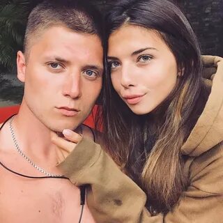 Пингвинова рассталась с мужем