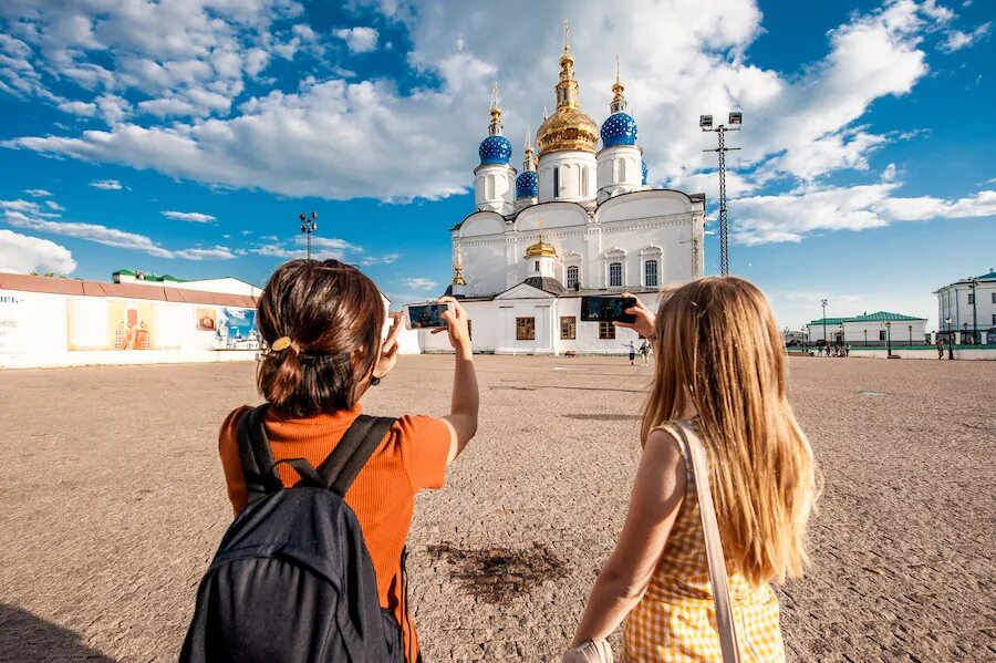 Турист тобольск. Детская экскурсия тюмень. туристы в россии. туристы в тюмени.