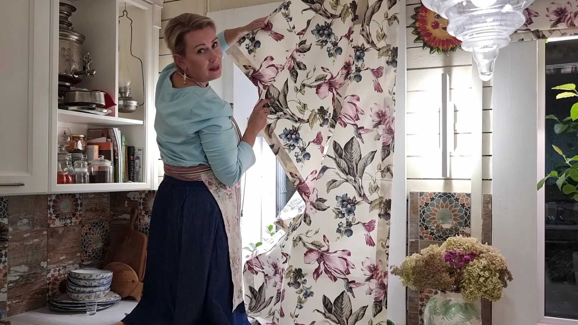 Таша муляр канал. Таша муляр. Таша муляр жизнь. Таша муляр шторы на кухню. Видео таша муляр новое видео последнее.