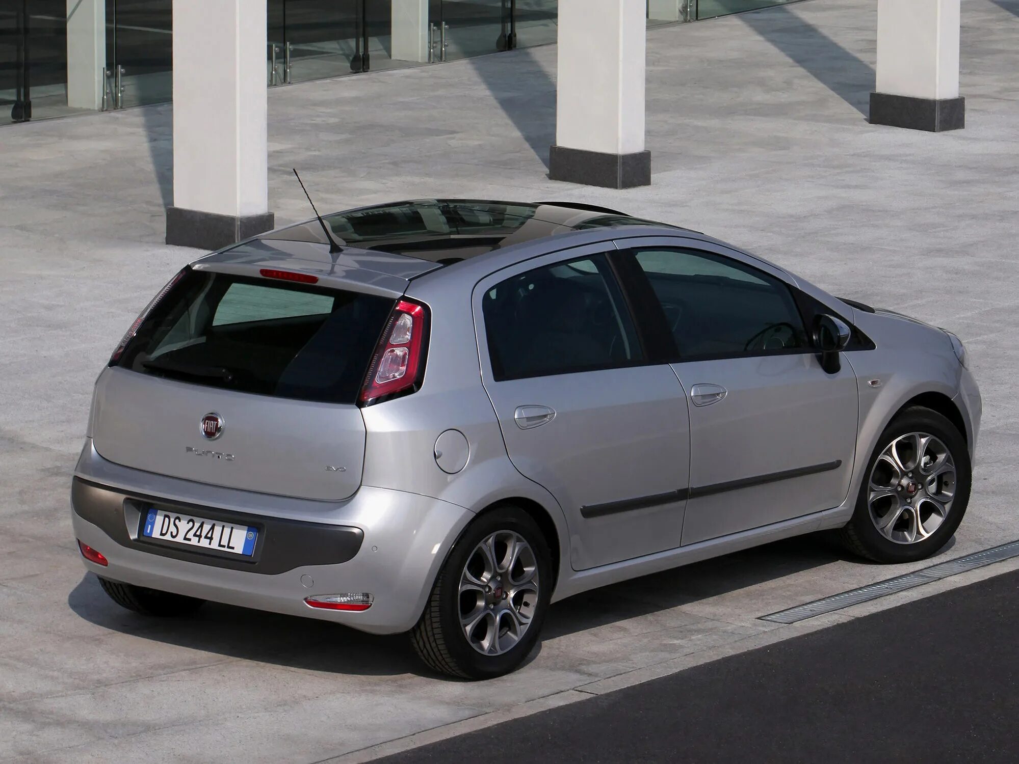 Пунто москва. Логотип punto. Пунто москва. Fiat grande punto 2018. Фиат гранде пунто 4.