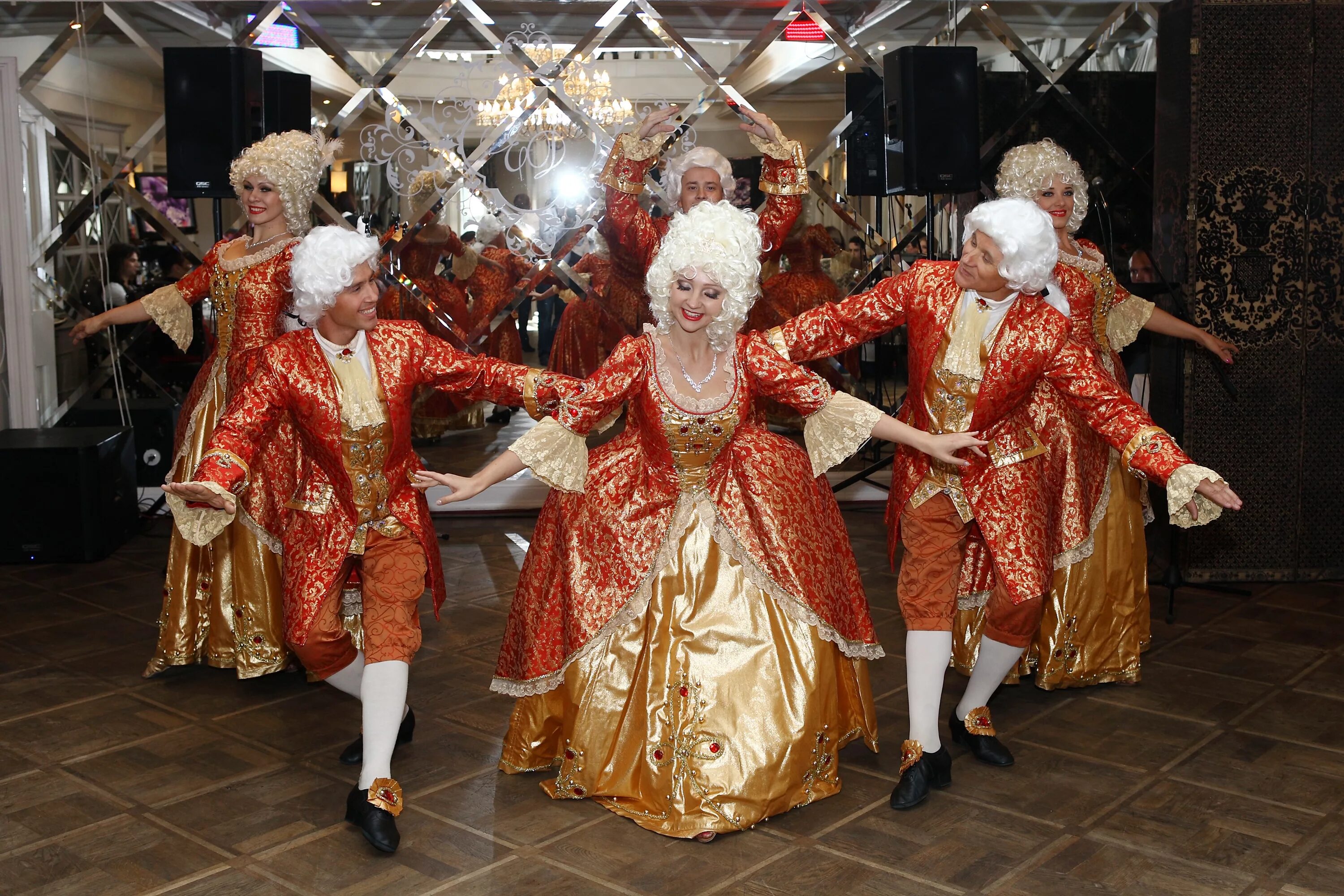 Реверанс в менуэте. Балет менуэт. Костюм марии антуанетты карнавал. Китри дон кихот. Менуэт 17 век.