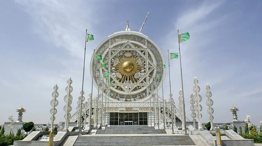 Ашхабад столица Туркменистана Алем. Туркменистан монумент Ашхабад. Столица Туркменистана, памятник Туркменбаши. Парк независимости в Ашхабаде.