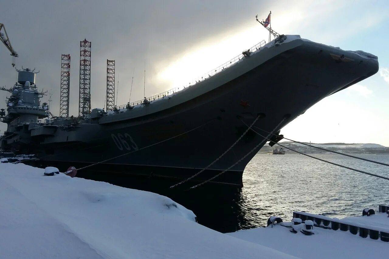 Адмирал кузнецов личная жизнь семья дети. Адмирал Кузнецов Мурманск. ТАВКР Адмирал Кузнецов. Адмирал флота советского Союза Кузнецов. Мурманск авианосец Адмирал Кузнецов.