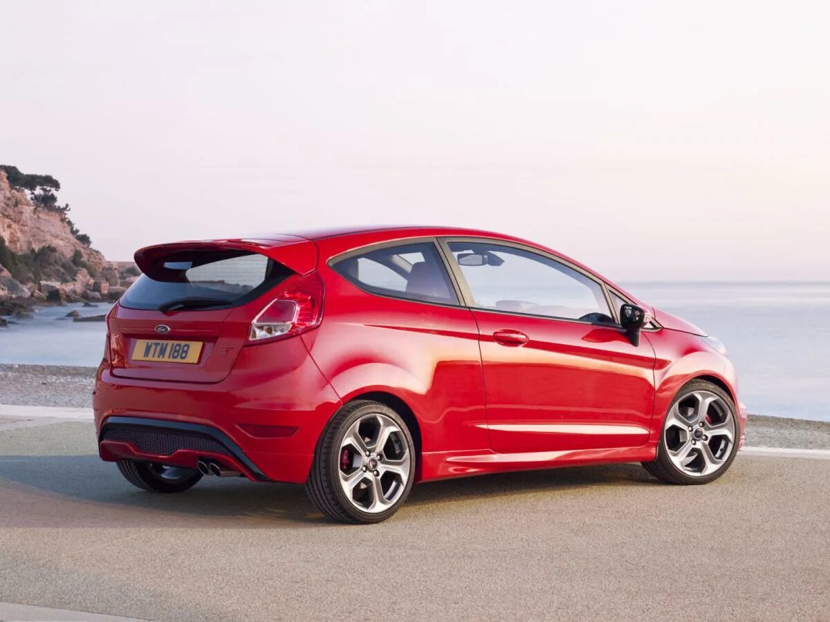 Большие хэтчбеки. Ford Fiesta St 2013. Форд Фиеста 6. Ford Fiesta 3. Ford Fiesta St 2012.