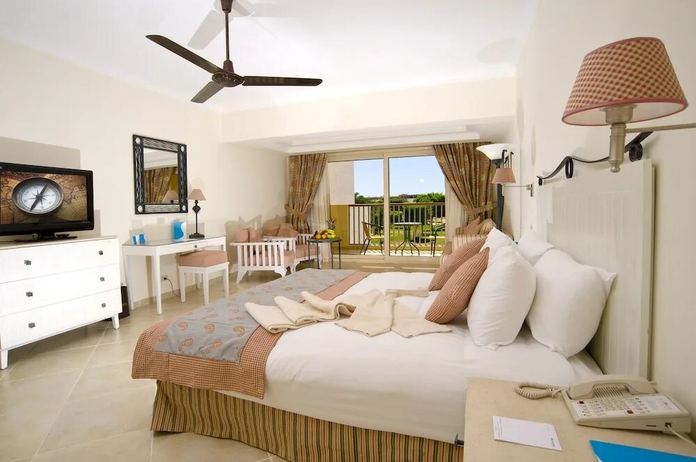 Crystal bay resort 5. Санрайз Кристал Бэй Резорт 5*. Отель Grand Resort Hurghada 5. Sunrise Crystal Bay Resort 5 Хургада. Sunrise Grand select Crystal Bay Resort 5*.