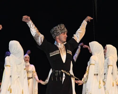 Вайнах групп. Чеченский ансамбль вайнах. группа вайнах (ансамбль). солисты ансамбля вайнах. ансамбль чеченского танца вайнах.