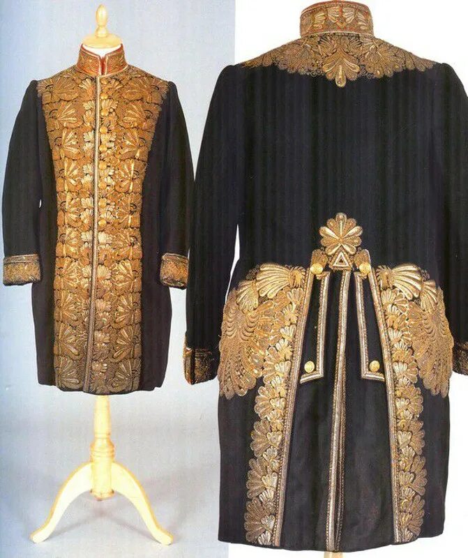 Придворное платье фрейлины. Царское село музей платья. Парадный придворный. Платье придворное парадное императрицы александры федоровны. Костюм камергера 19 век.