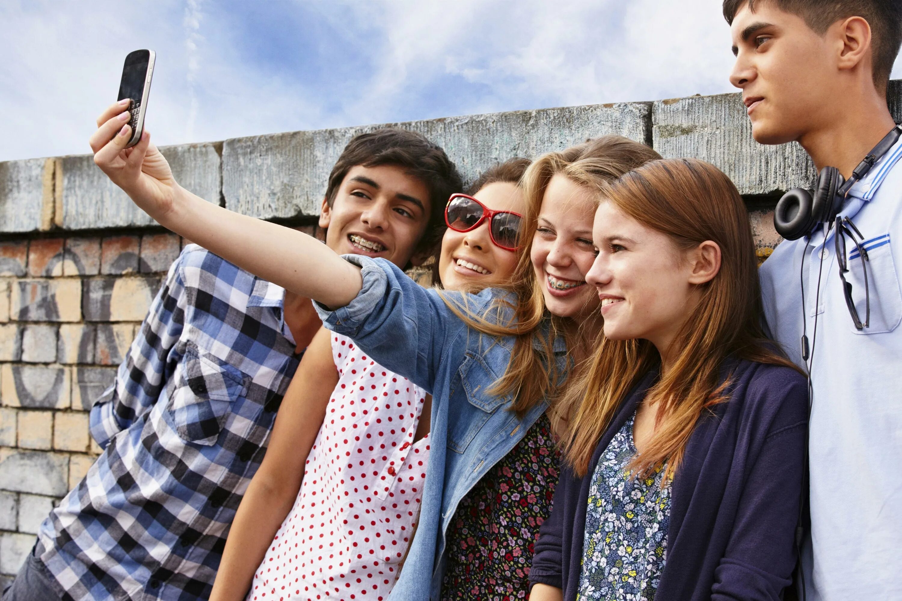 Fun life a teenage 18. Современная молодежь. Подростки селфи. Фото подростка. Проблемная молодежь.