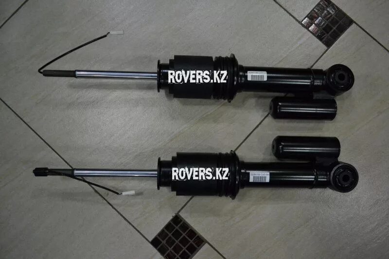 рендж ровер 3 задние амортизаторы. задние амортизаторы рендж ровер. амортизатор задний бильштайн рендж ровер l405. амортизатор задний range rover sport. задние амортизаторы range rover.