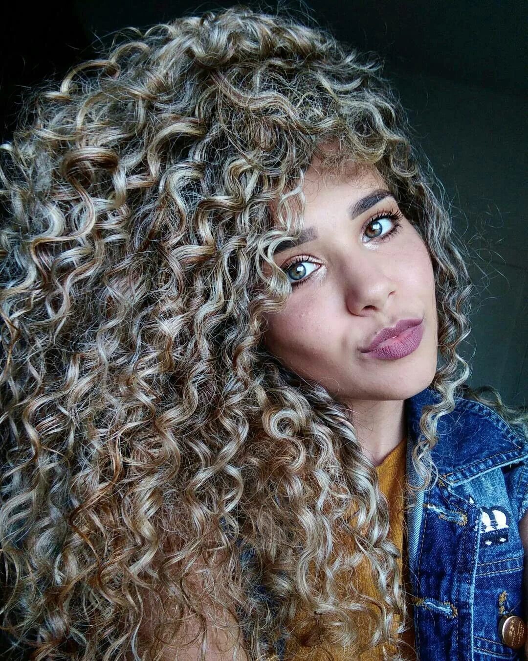 Завитые волосы. Кудрявые волосы керли хеир. Мелкая завивка. Афро кудри барбара. Мелкая завивка.