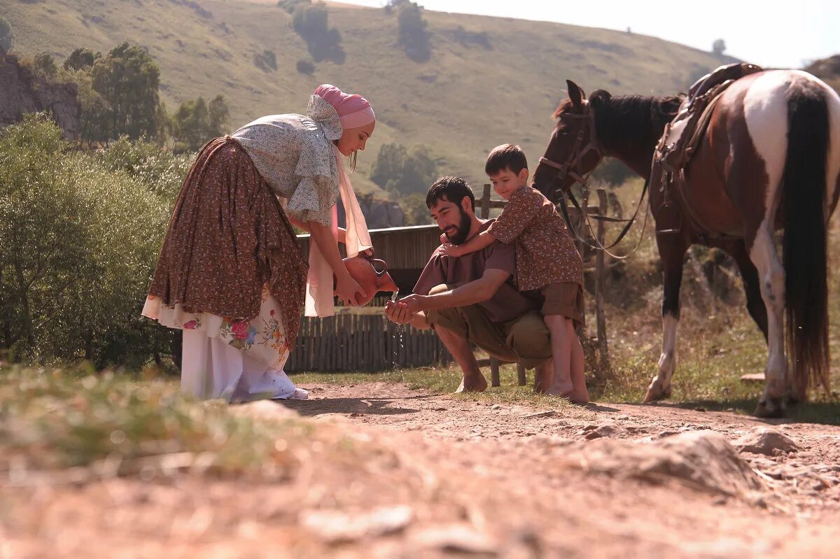 жена ауле. жизнь в ауле. гоцатль хунзахский район. народы дагестана балхар лакцы. национальная одежда дагестана аварцев.