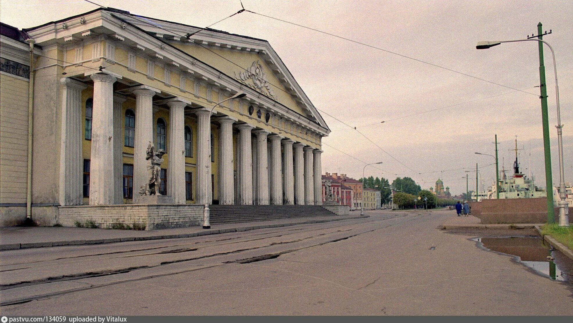 Ответы : Срочно!!! Мне нужны фотки архитектуры 19 века Санкт-Петербург и