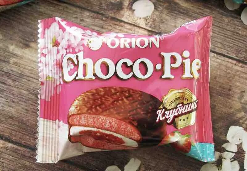 Чоко чоко отзывы. Choco pie Orion клубника. Чокопай Орион вкусы. Lotte чокопай клубника. Орион чокопай Кокос.