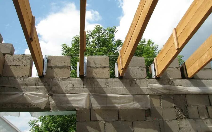 Крыша на пеноблоки. Барнхаус газобетон. Крыша на пеноблоки. Баня из арболита 6*6. Дом из пеноблоков.