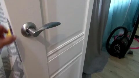 Дверях кати открывал