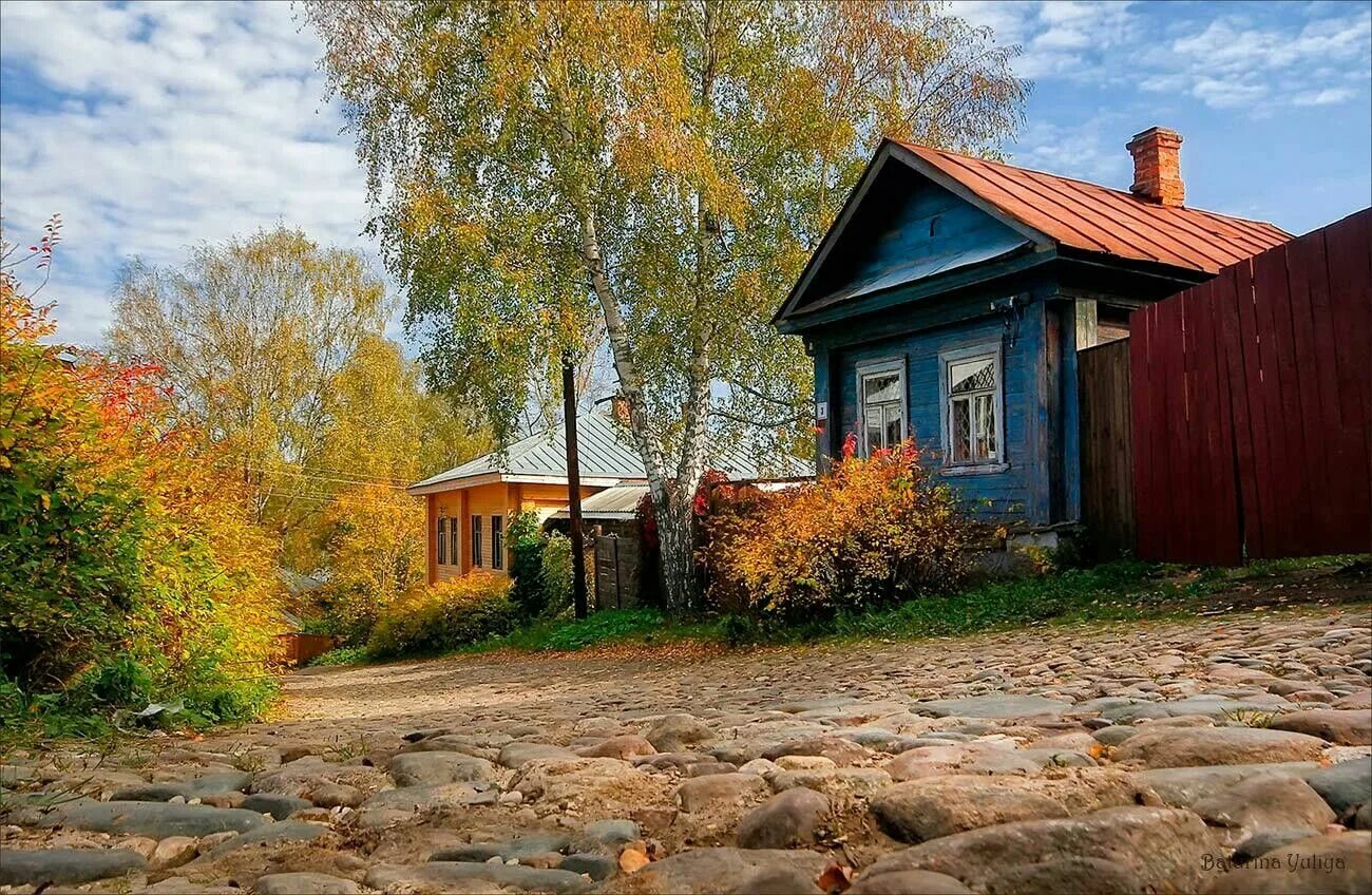 Деревня Плес. Желтый дом в Плесе. Плес русская провинция. Деревенский дом Плес.