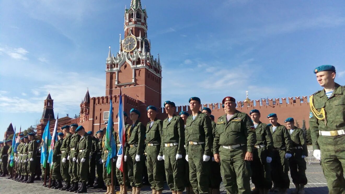 Армия смелая сильная. Современная армия. Современные вооруженные силы России. Военные силы РФ. Патриотизм вс РФ.