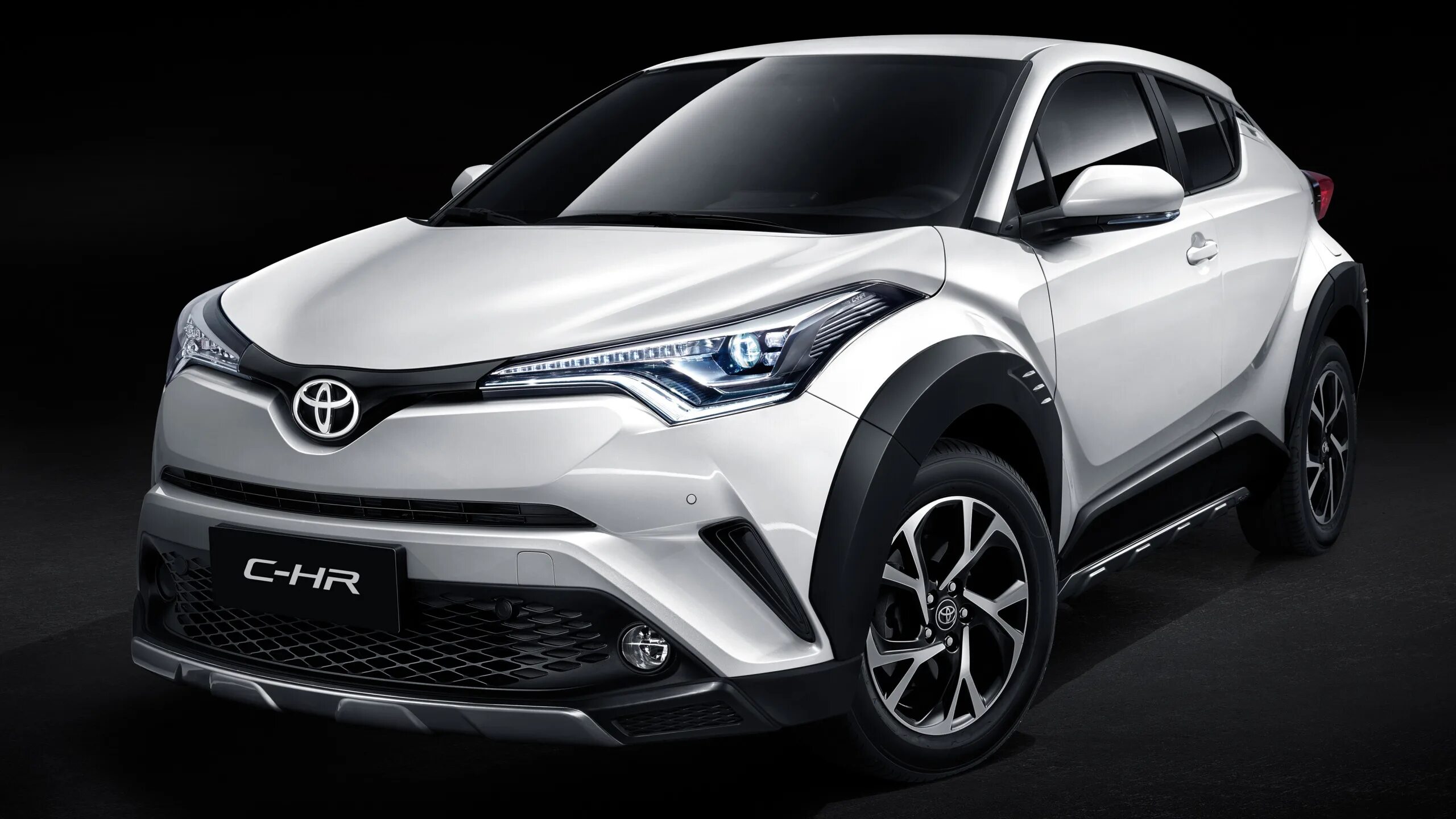 Кроссовер тойота цена. Toyota c-HR 2018. Chr Toyota кроссовер. Тойота паркетник Chr. Тойота Chr 2018.