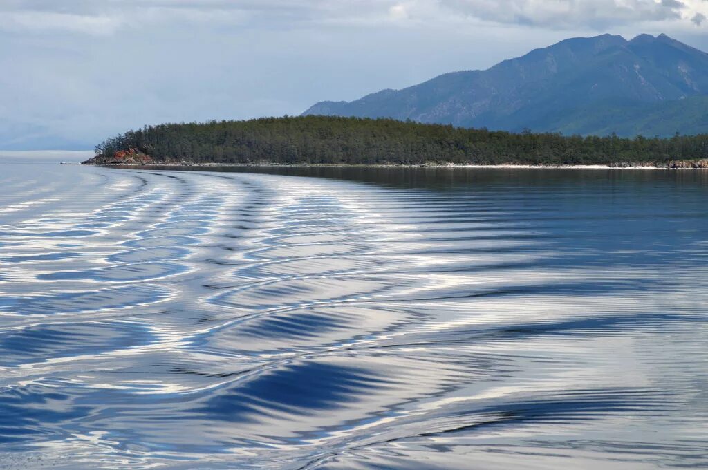Почему байкал такой чистый. Байкал пресноводное озеро. Озеро Байкал Байкальская вода. Байкал озеро Евразии. Река Байкал вода.