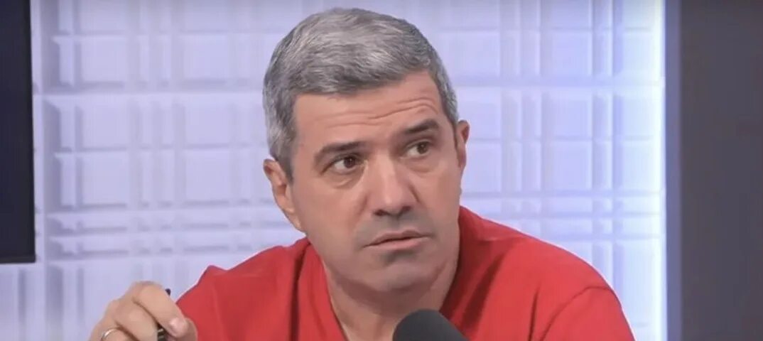 Почему ушел шахназаров из здравствуйте товарищи программы. Шахназаров журналист.