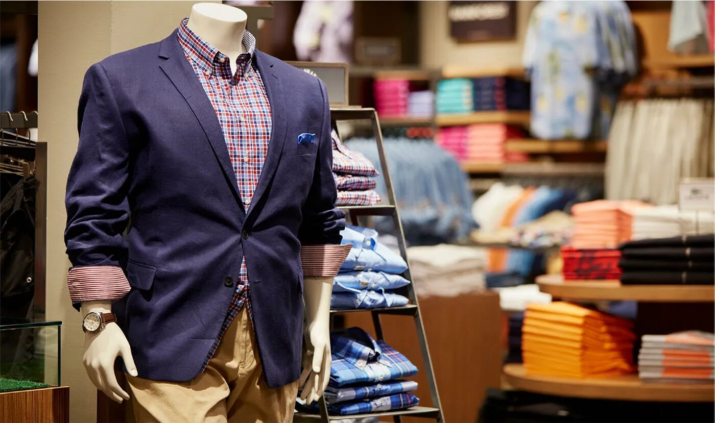 Бостон одежда мужская. Мужской магазин. Мужчина в магазине одежды. Фото мужчины для магазина одежды.