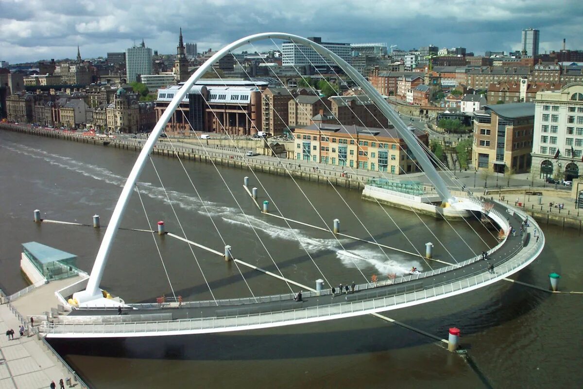 Что такое миллениум. Мост Миллениум (Гейтсхед). Мост тысячелетия (Gateshead Millennium Bridge). Мост Гейтсхед Миллениум (Gateshead Millennium Bridge), Великобритания. Мост через тайн (Гейтсхед).