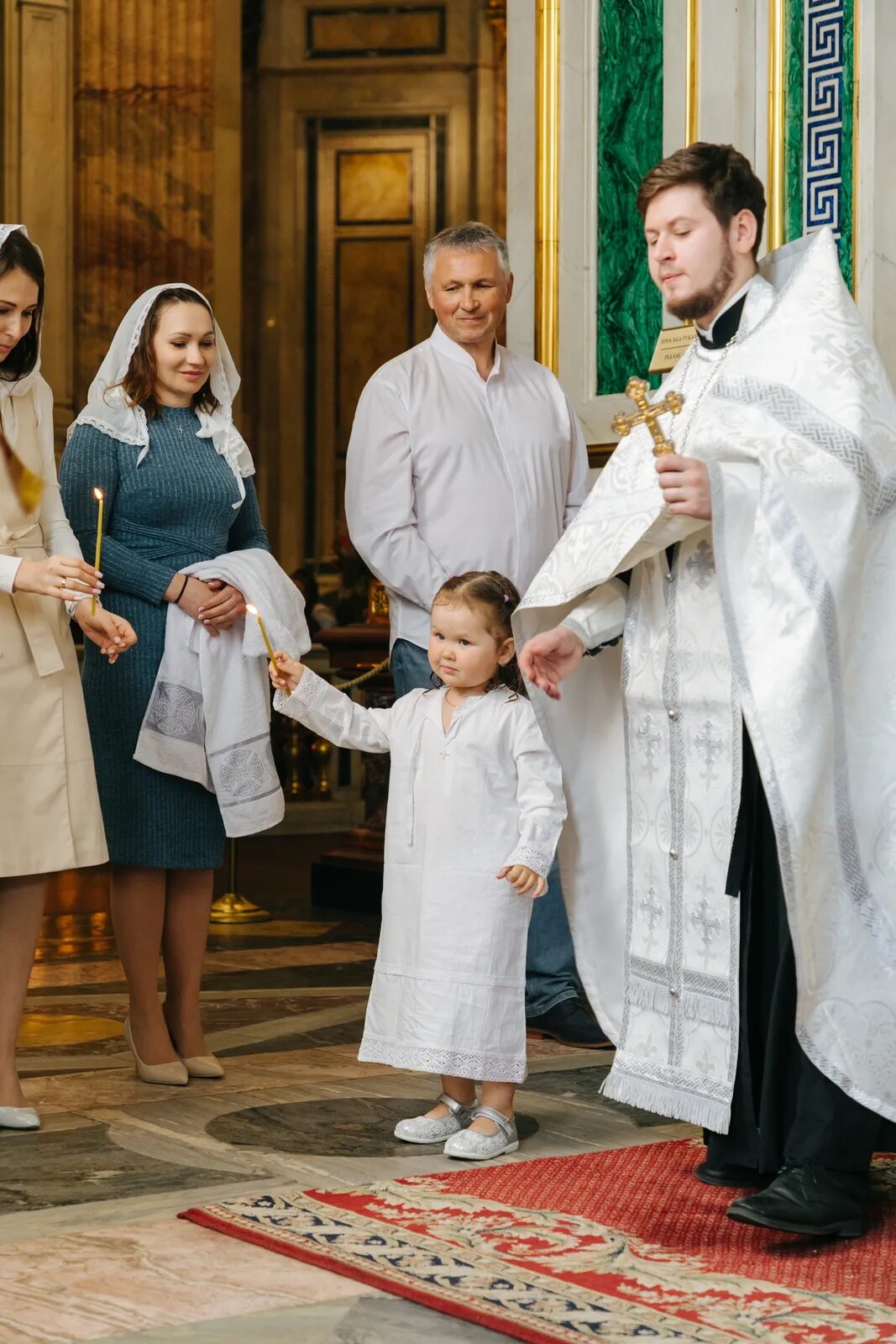 индивидуальное крещение. с крещением христианские. индивидуальное крещение. тихвин баптийская церковь. крещение младенца.