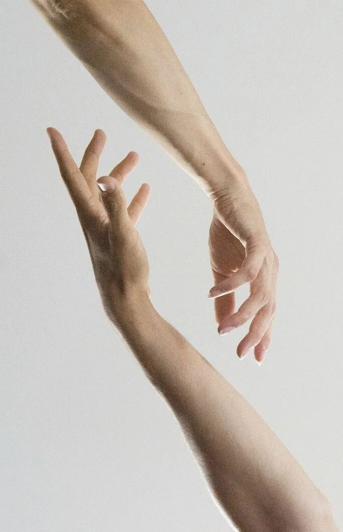 Красивые руки. Руки эстетика. Тонкие руки. Touch elbows together. Кисть руки.