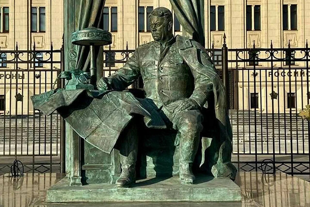 Шемякин на болотной площади. Болотная площадь памятник порокам. Памятник на болотной площади дети жертвы пороков. «памятники москвы». Статуи 12 грехов шемякин.