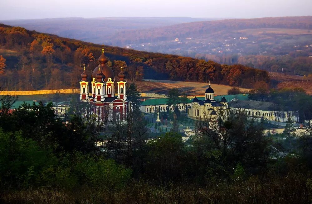 Молдовая. Монастырь Куркь Молдова. Монастырь курки Молдавия. Оргеев монастырь курки. Курковский Рождество-Богородичный монастырь.