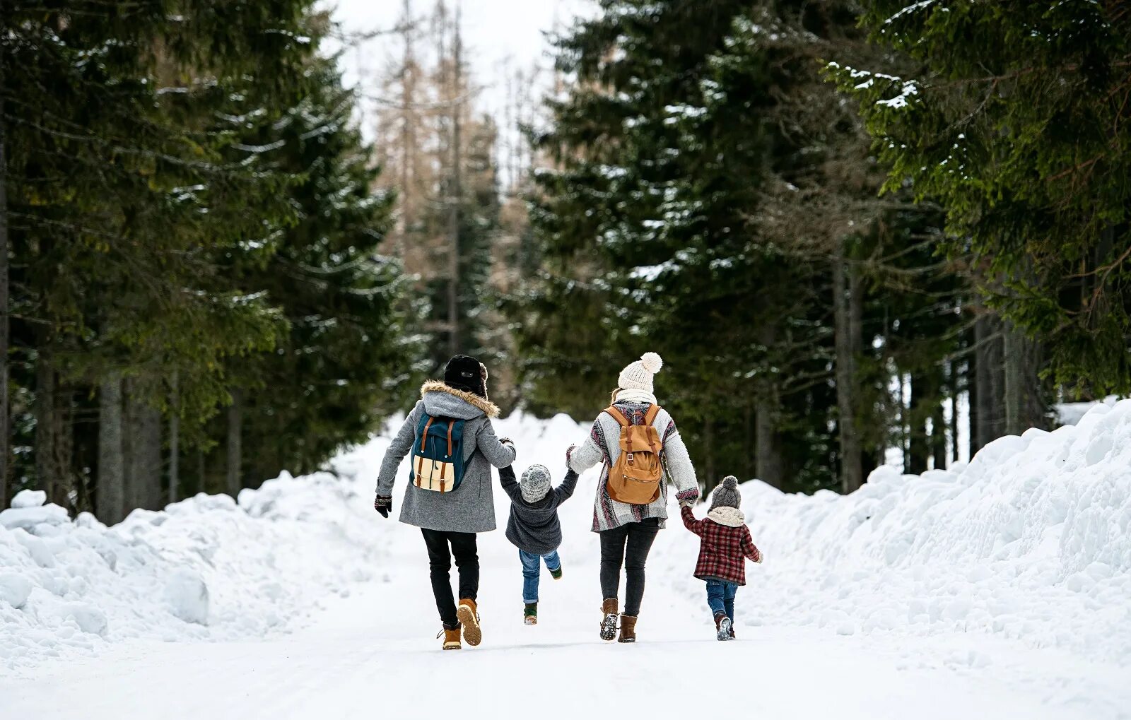 Куда сходить с детьми в новосибирске зимой. Зимние каникулы. Семья зима. Зимние каникулы в Америке. Самая теплая зима в России.